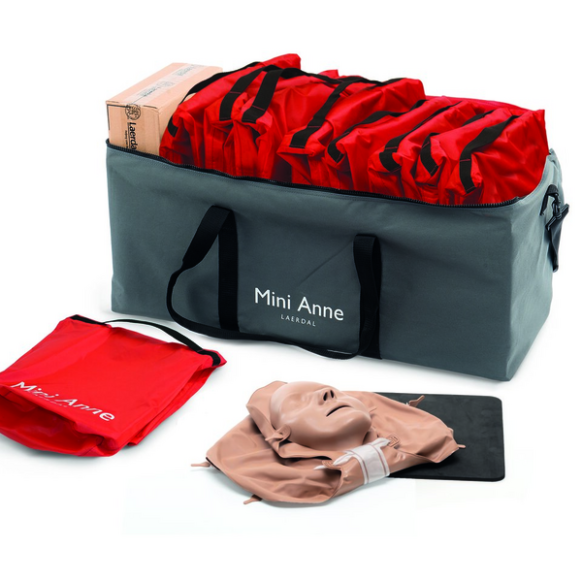 Pack 10 manequins Mini Anne Plus + bomba, para aumentar a eficiência, mantendo a qualidade do treino de RCP. Uma solução para treino de SVB de qualidade.