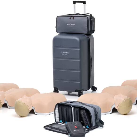 Kit Little Anne & DAE de treino, 6 manequins leves da Little Anne. Bluetooth para conexão à aplicação QCPR, feedback objetivo para qualidade do treino.